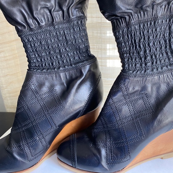 Chanel black leather wedge high boots slip on 36-6 elastic
Quilted fur platform - Picture 5 of 11